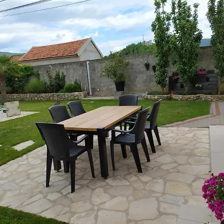 Rest House Azra * Blagaj