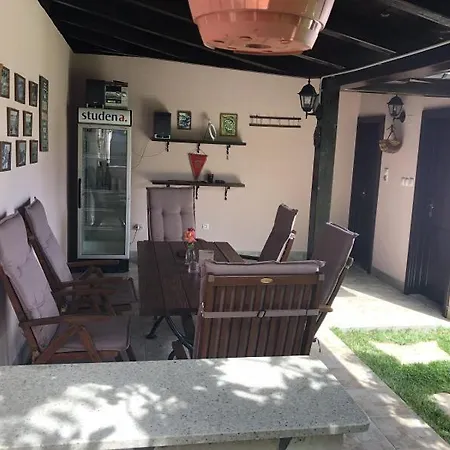 Feriehus Rest House Azra