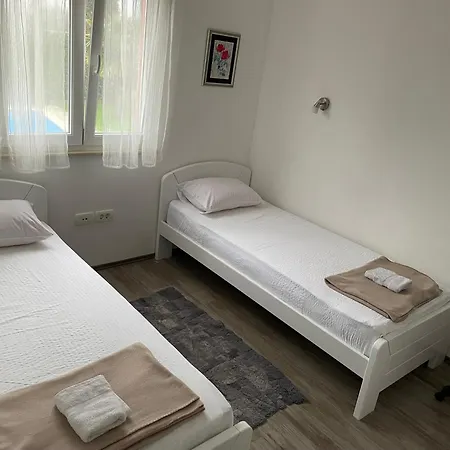 Rest House Azra *